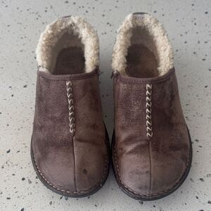 UGG Australia Bettey 1757 Brown Suede Slip-On Clogs Loafers Shoes Casual Size 9